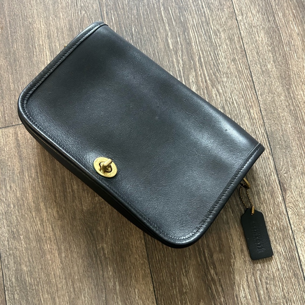 Vintage Coach penny turnlock black leather bag